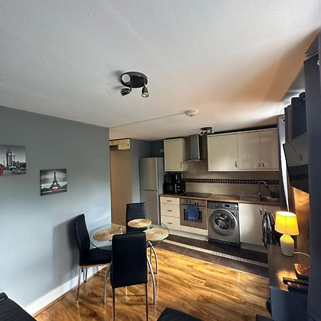 Lovely 2 Bedrooms Apartment Лондон Екстериор снимка