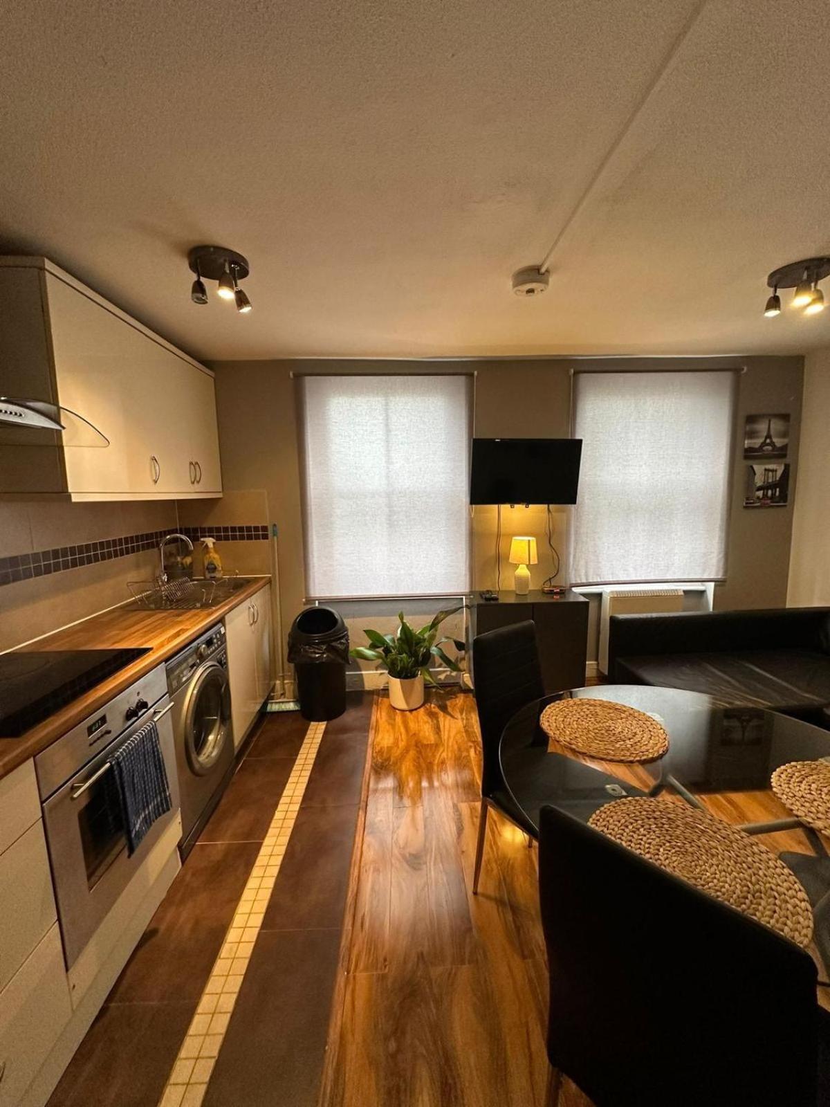Lovely 2 Bedrooms Apartment Лондон Екстериор снимка