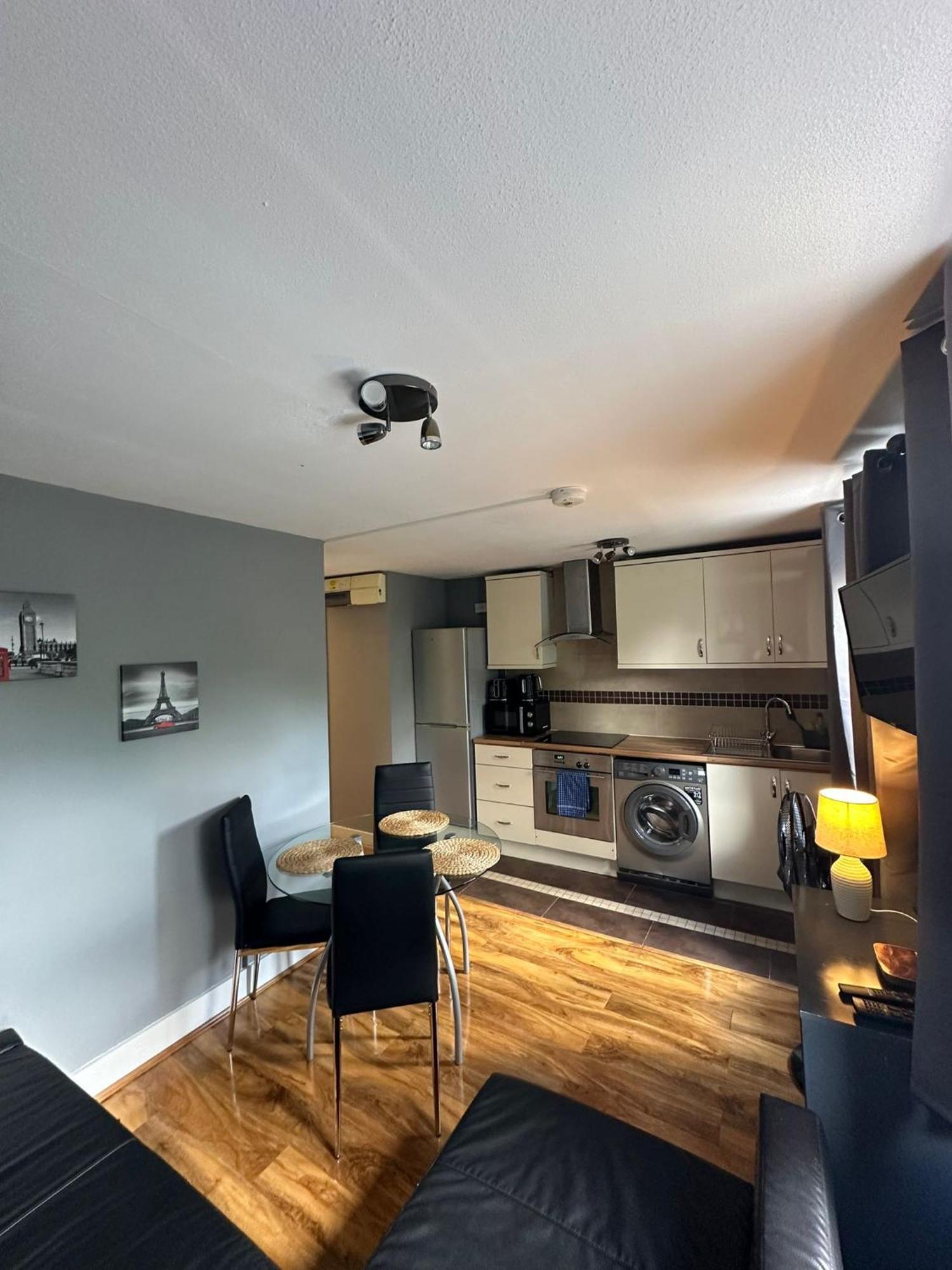 Lovely 2 Bedrooms Apartment Лондон Екстериор снимка